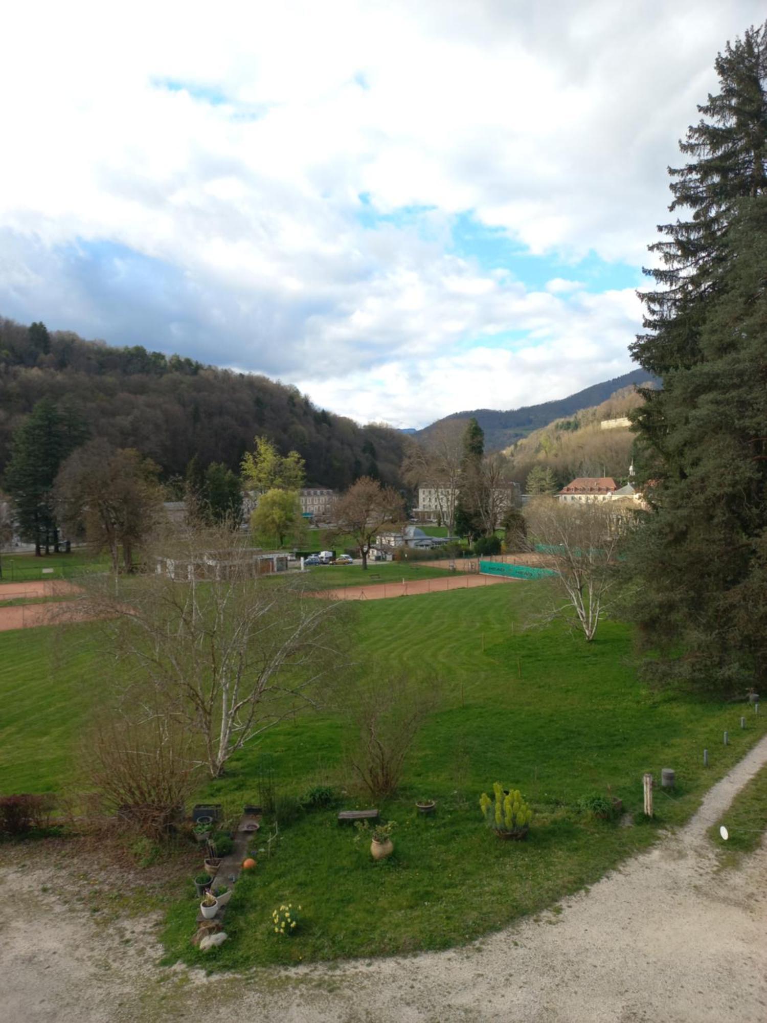 Residence Du Parc Saint-Martin-dʼUriage エクステリア 写真